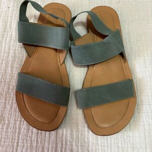 Cute sandals!